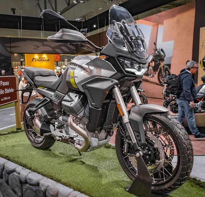 Moto Guzzi Stelvio 2024 prezzo e scheda tecnica