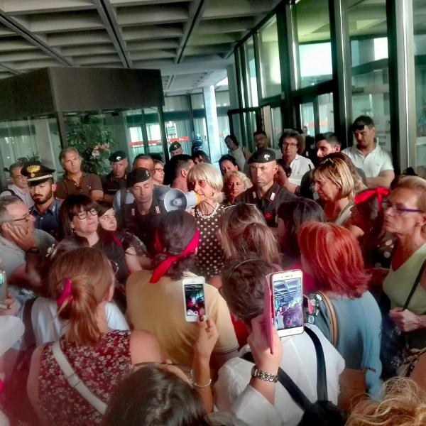 Crisi La Perla, la proprietà diserta il tavolo con il MIMIT. Pisani (Filctem Cgil): “La nostra battaglia da oggi assume una dimensione europea”