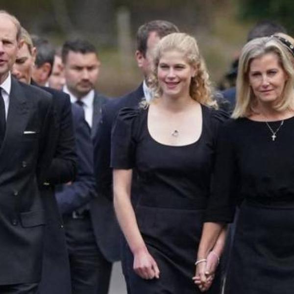 Lady Louise Windsor: chi è la 18enne nipote della Regina Elisabetta…