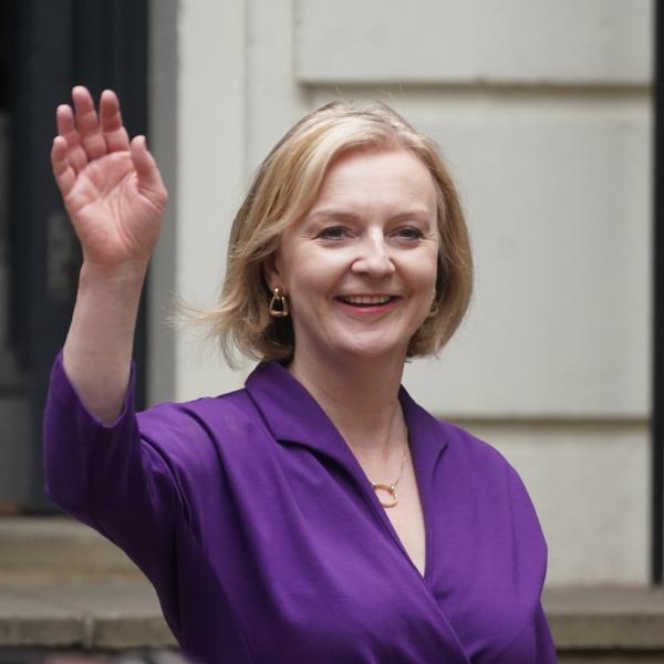 Gran Bretagna, niente taglio tasse ai più ricchi. Liz Truss fa inve…