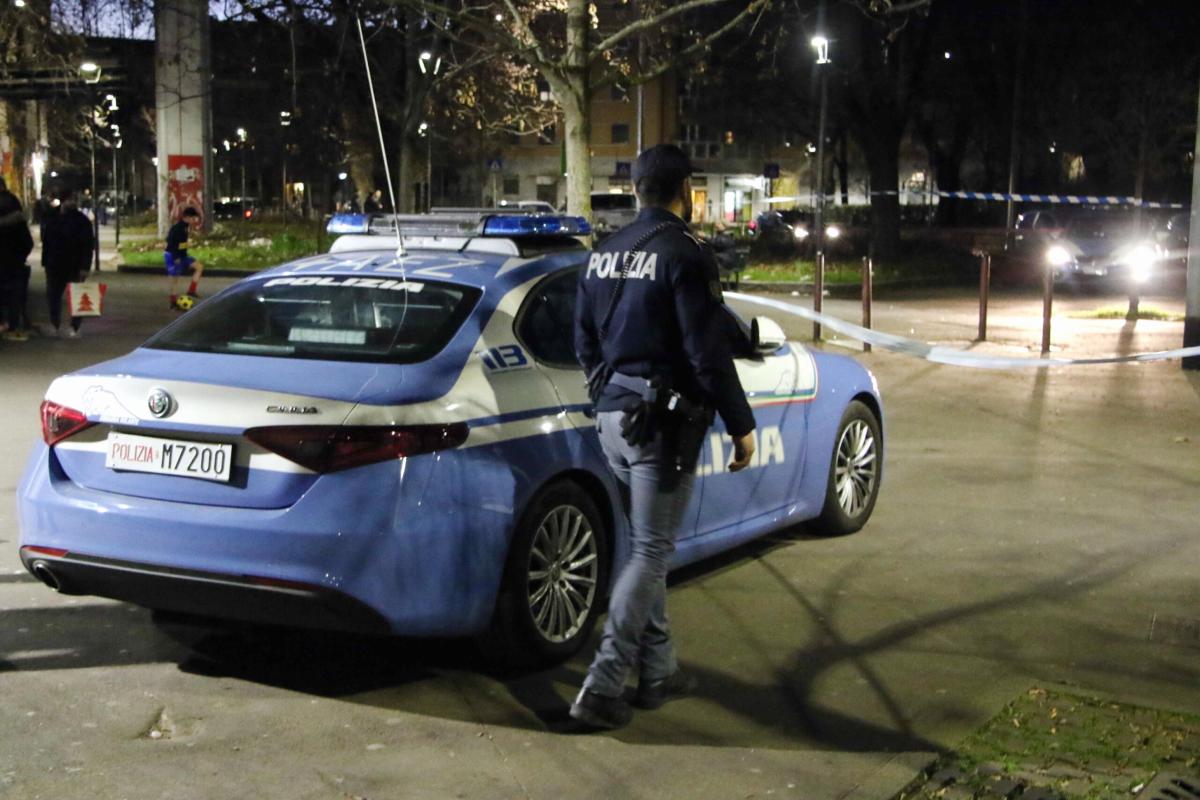 Milano, uomo accoltellato mentre passeggiava con il cane e la figlia