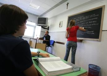 Salerno, 15enne spara con una pistola a pallini alla prof in aula