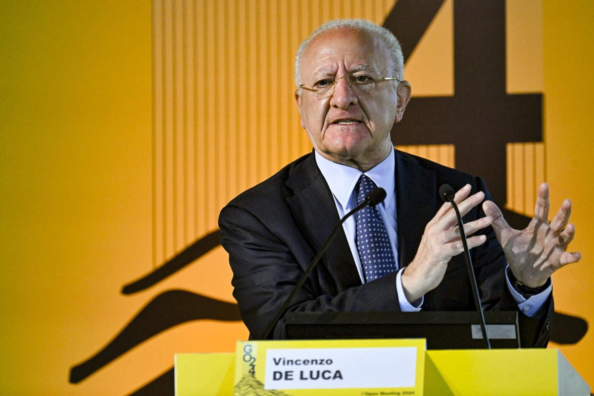 Autonomia differenziata, il Governatore De Luca: “Spacca l’Italia e privilegia i più ricchi”. Poi chiama alla battaglia i colleghi del centrodestra di Calabria e Basilicata Occhiuto e Bardi