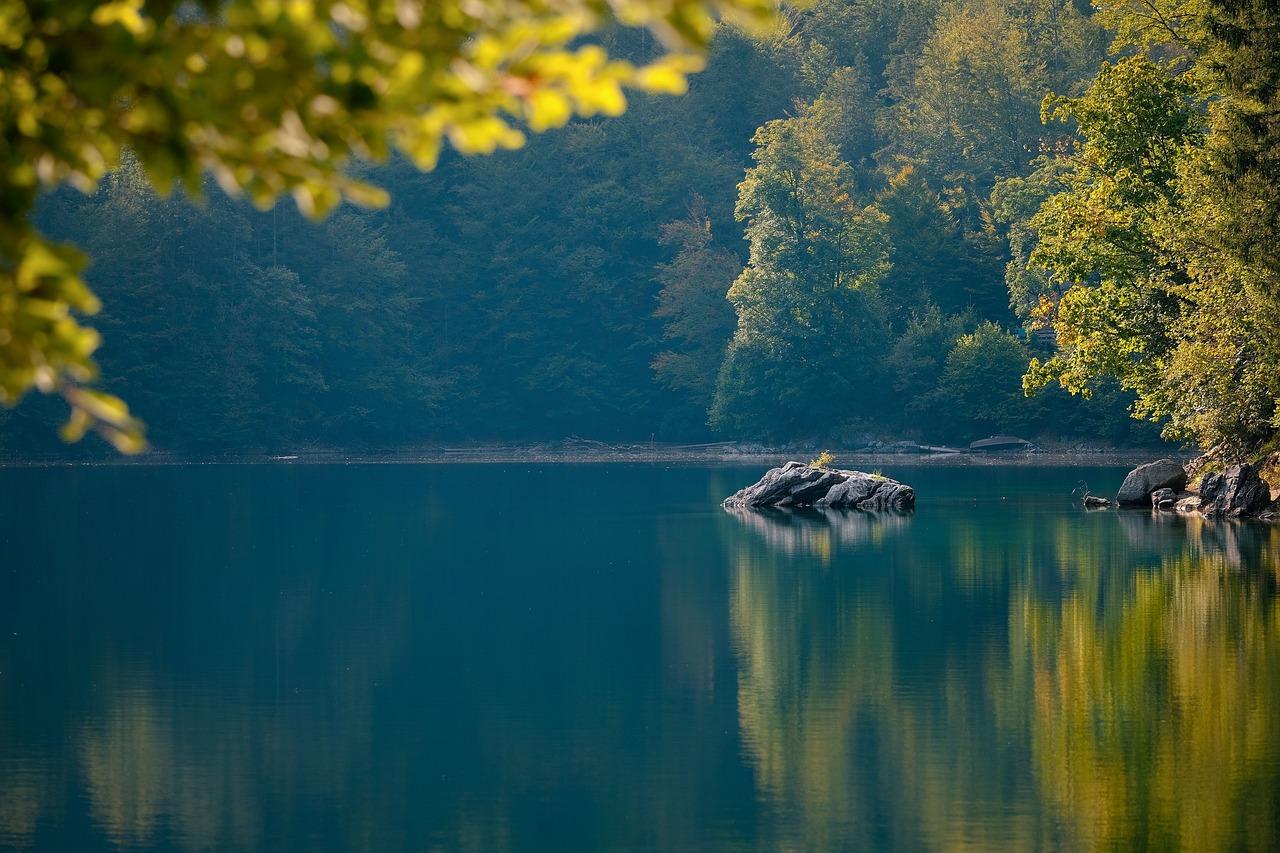 Cosa c’è da vedere a Capestrano? Ecco perché il lago di Capo d’Acqua è un luogo fantastico