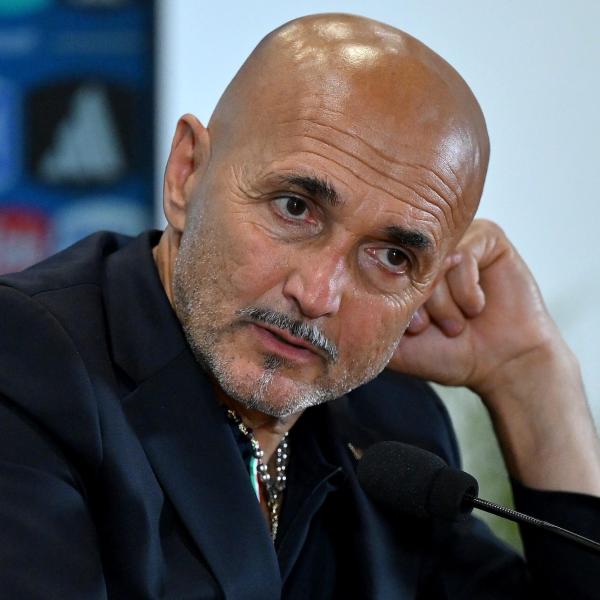 “Molti israeliani non vogliono la guerra”: Spalletti è andato in fuorigioco? Quando la Nazionale e la società civile parlano di politica