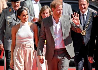 Re Carlo III tende la mano a Harry e Meghan: l’invito all’incoronaz…