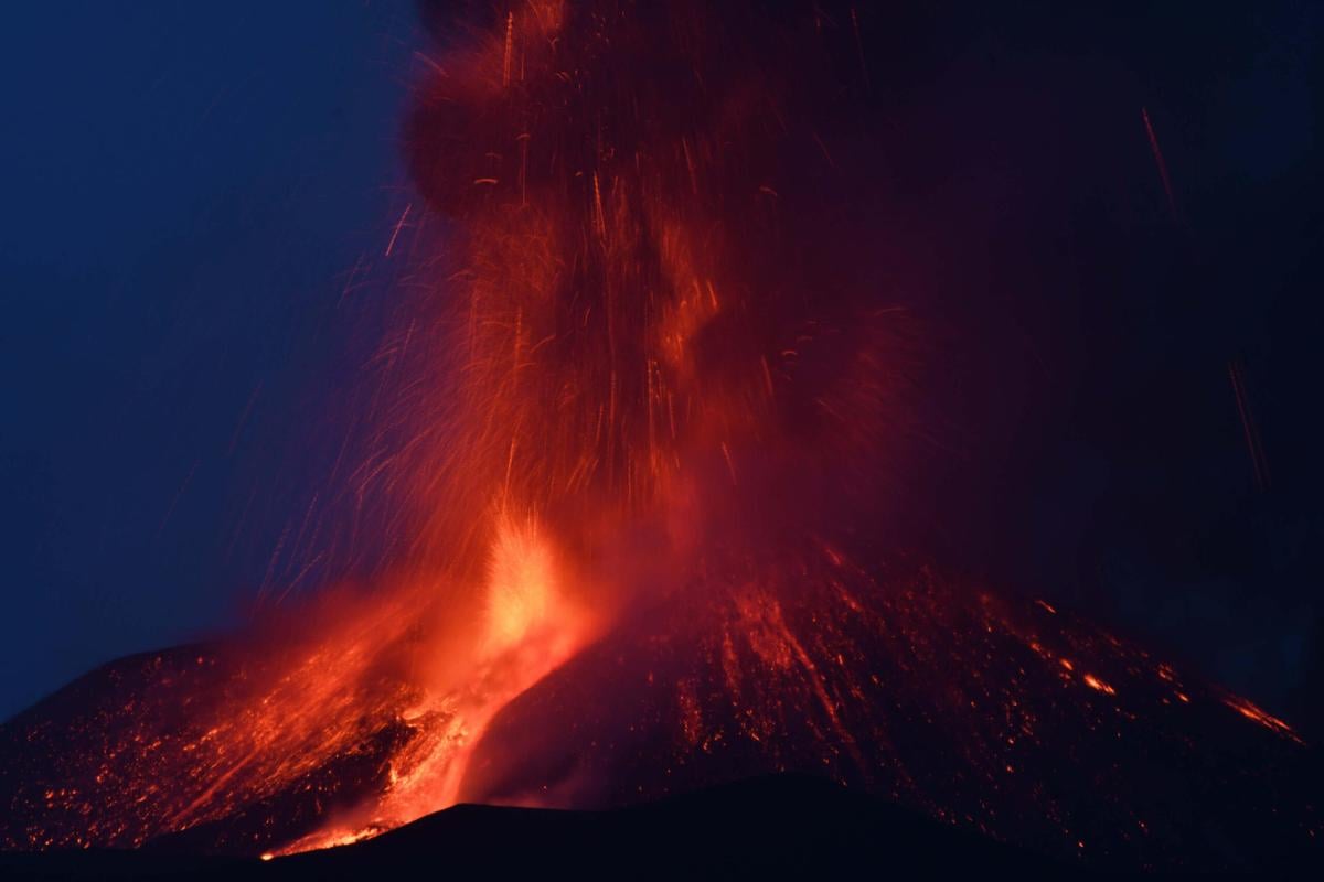 Catania, Protezione civile: “Allerta arancione per eruzione dell’Etna”