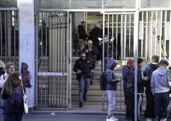 Milano, 14enne tenta suicidio lanciandosi dalla finestra della scuola