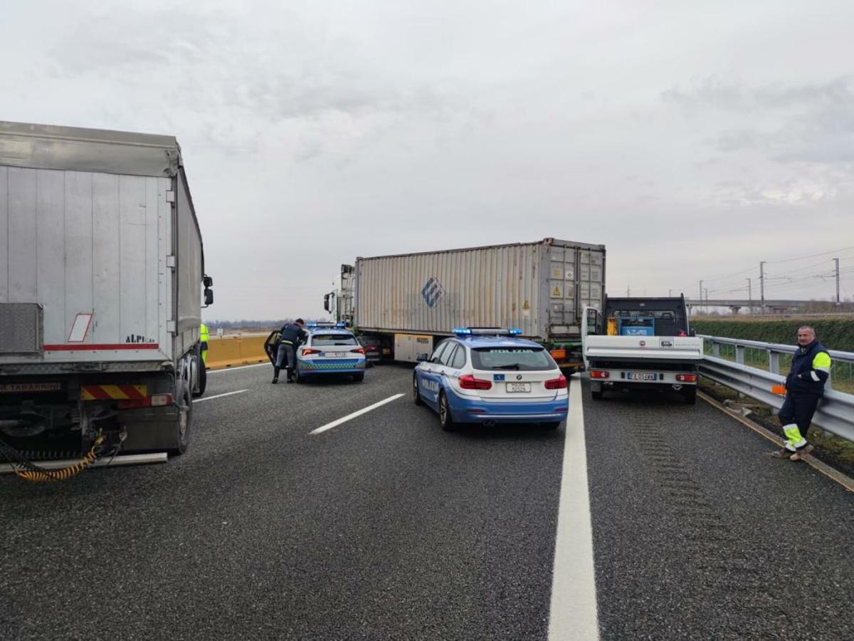 Bergamo, incidente furgone-tir a San Paolo d’Argon: chiusa la strada statale 42