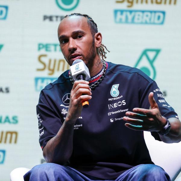 Hamilton: “Ferrari? Amo le sfide. Gli italiani sono emotivi”