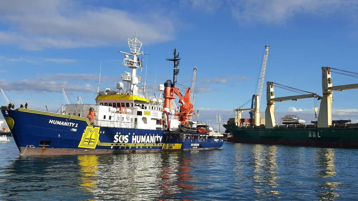 Crotone, fermo amministrativo per la ONG Sos Humanity 1: ha soccorso e salvato 77 persone nel canale di Sicilia