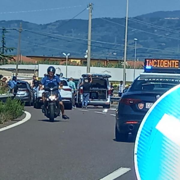 Lamezia Terme, incidente sull’A2 vicino a Farlena: auto si ribalta, ferito il conducente