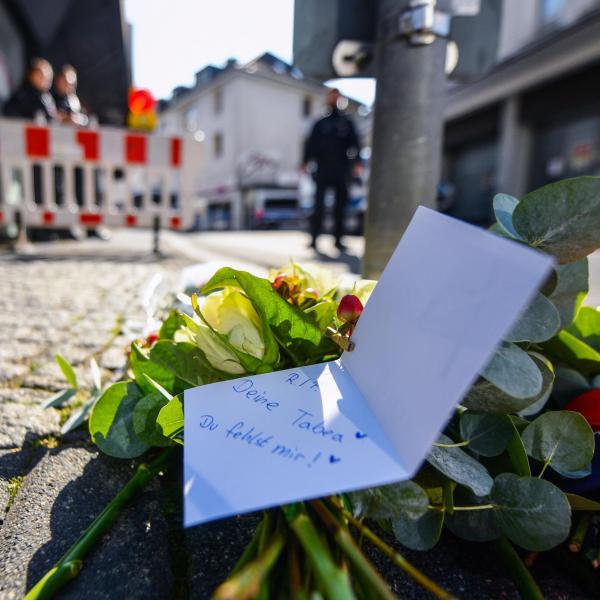 Attacco a Solingen, fermato un 15enne: chi è il giovane che ha partecipato all’attentato di ieri? L’Isis rivendica: “Vendetta per i mussulmani uccisi in Palestina” | VIDEO E FOTO