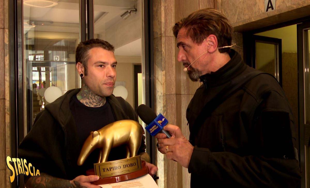 Tapiro d’Oro a Fedez per la vacanza a Dubai: “La coerenza non è il …