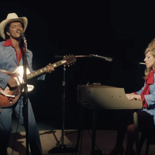 “Die with a smile”: testo, traduzione, significato e video della nuova canzone di Lady Gaga e Bruno Mars