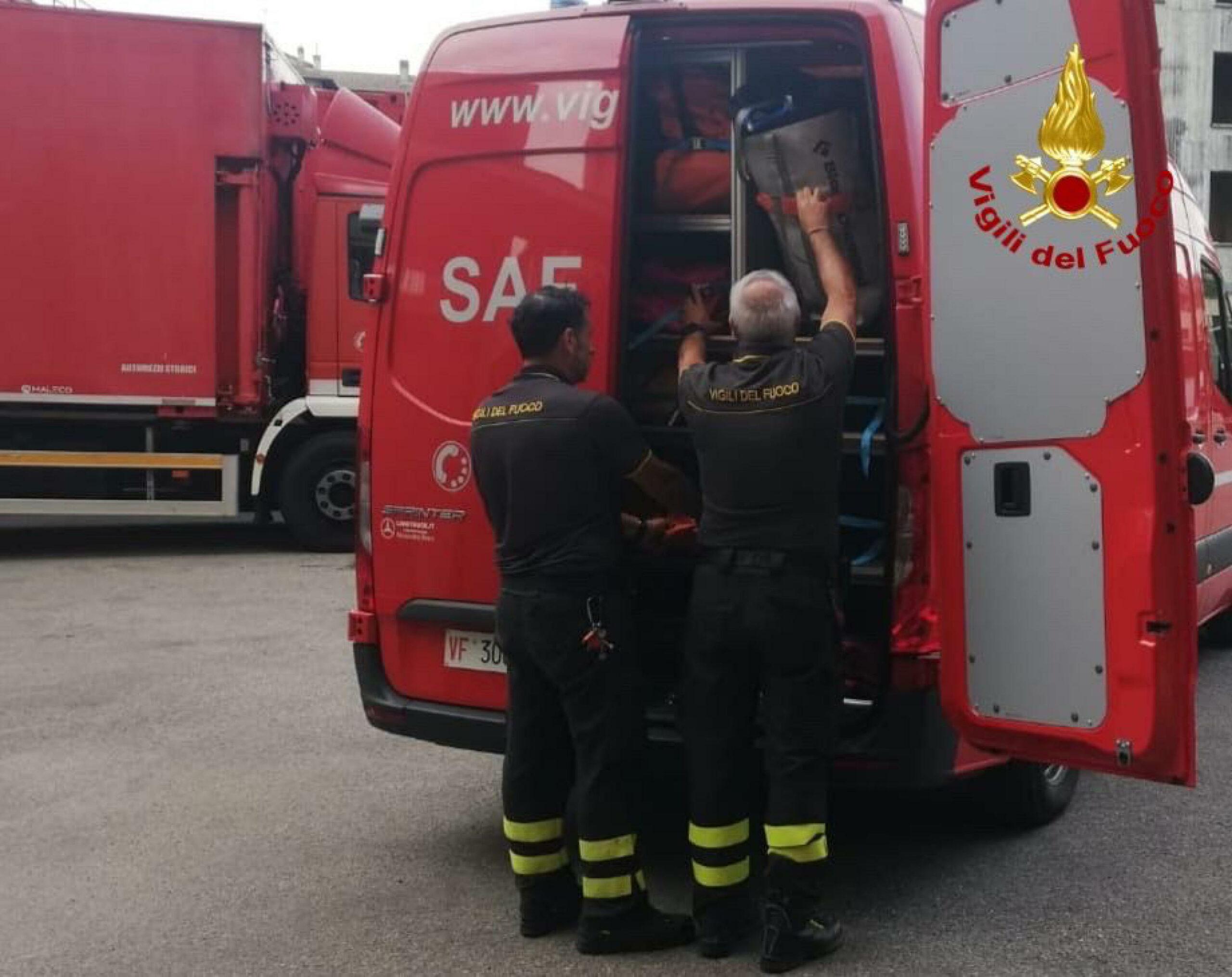 Salerno, incendio nel rione Paterno a Eboli: in fiamme un appartamento, grave una donna