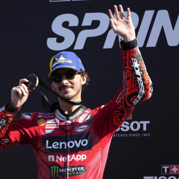 MotoGP, Francesco Bagnaia e le sensazioni sul ginocchio: “Incredibile arrivare terzo oggi. Domani insisteremo un po’ di più con l’antidolorifico”