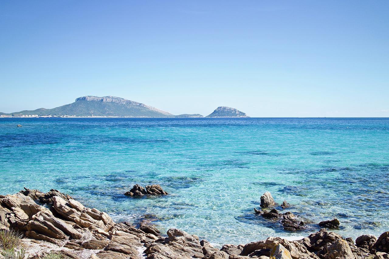 Alla scoperta delle più belle spiagge naturiste in Italia