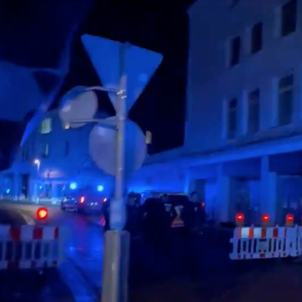 Germania, uomo accoltella gente per strada a Solengen: 3 morti e diversi feriti |VIDEO