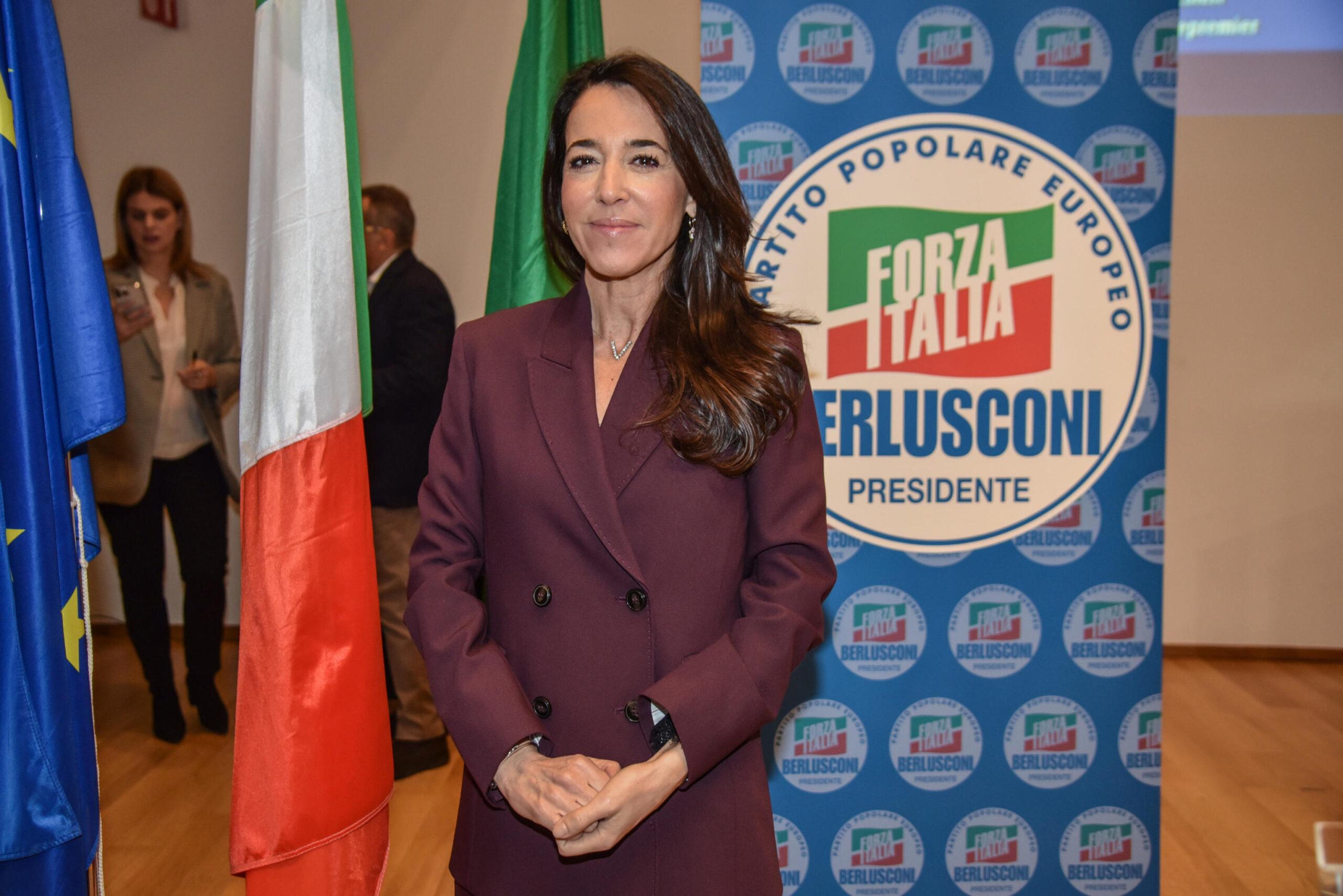 Licia Ronzulli: “Berlusconi ha il mio pieno appoggio. Con Renzi non c’è stata alcuna chiamata”