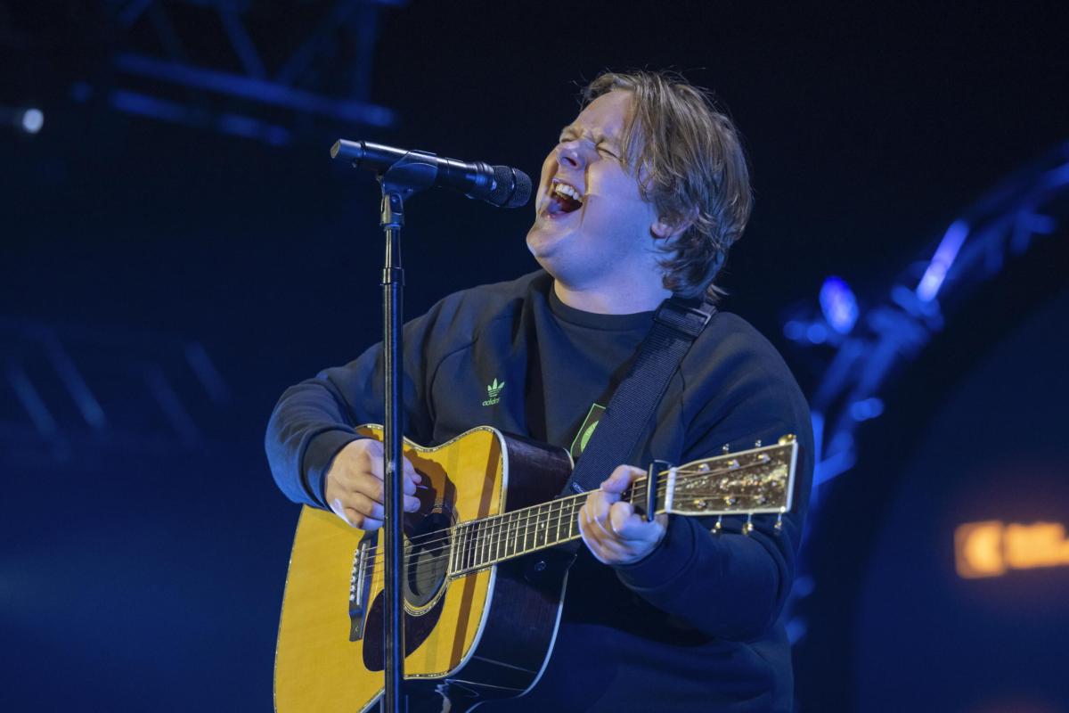 Lewis Capaldi malattia, cos’ha e perché potrebbe ritirarsi?