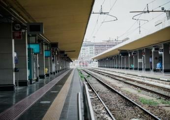 Ancona, si getta sotto treno in corsa a Senigallia: tragedia sui binari. Circolazione sospesa