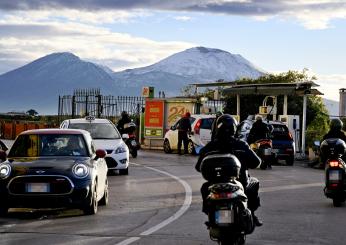 Napoli, giravano su uno scooter senza assicurazione e con un coltello e proiettili: fermati due 15enni