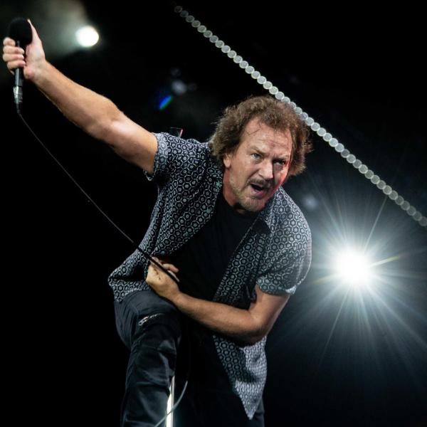 Eddie Vedder e i Pearl Jam annullano diverse date del tour europeo 2024