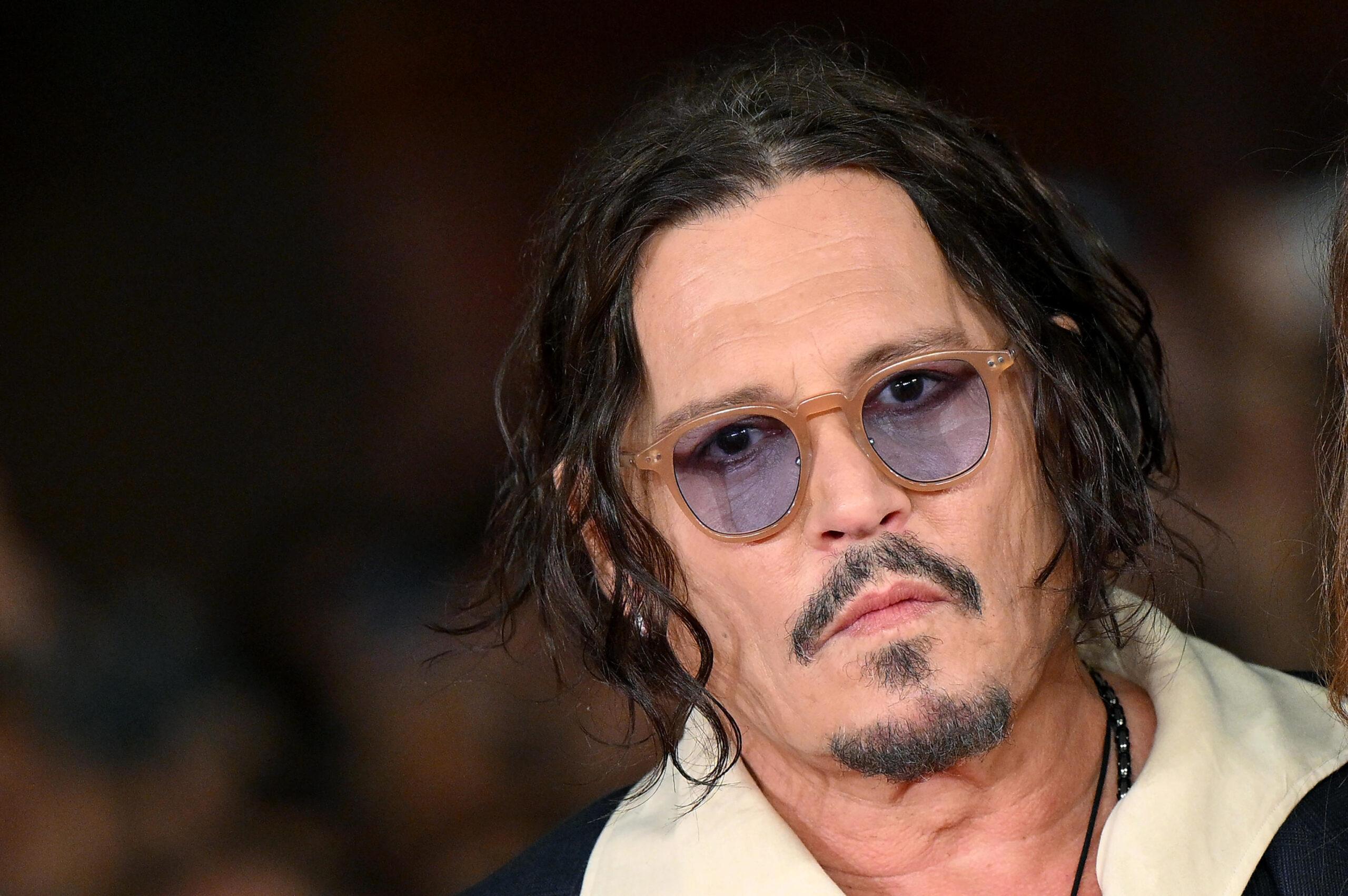 Hollywood riapre le porte a Johnny Depp: tornerà a recitare con Penelope Cruz nel film “Day Drinker”