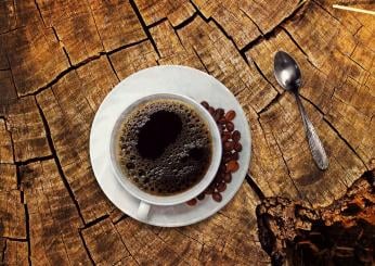 Bere caffè a stomaco vuoto fa male? I fasi miti e i consigli