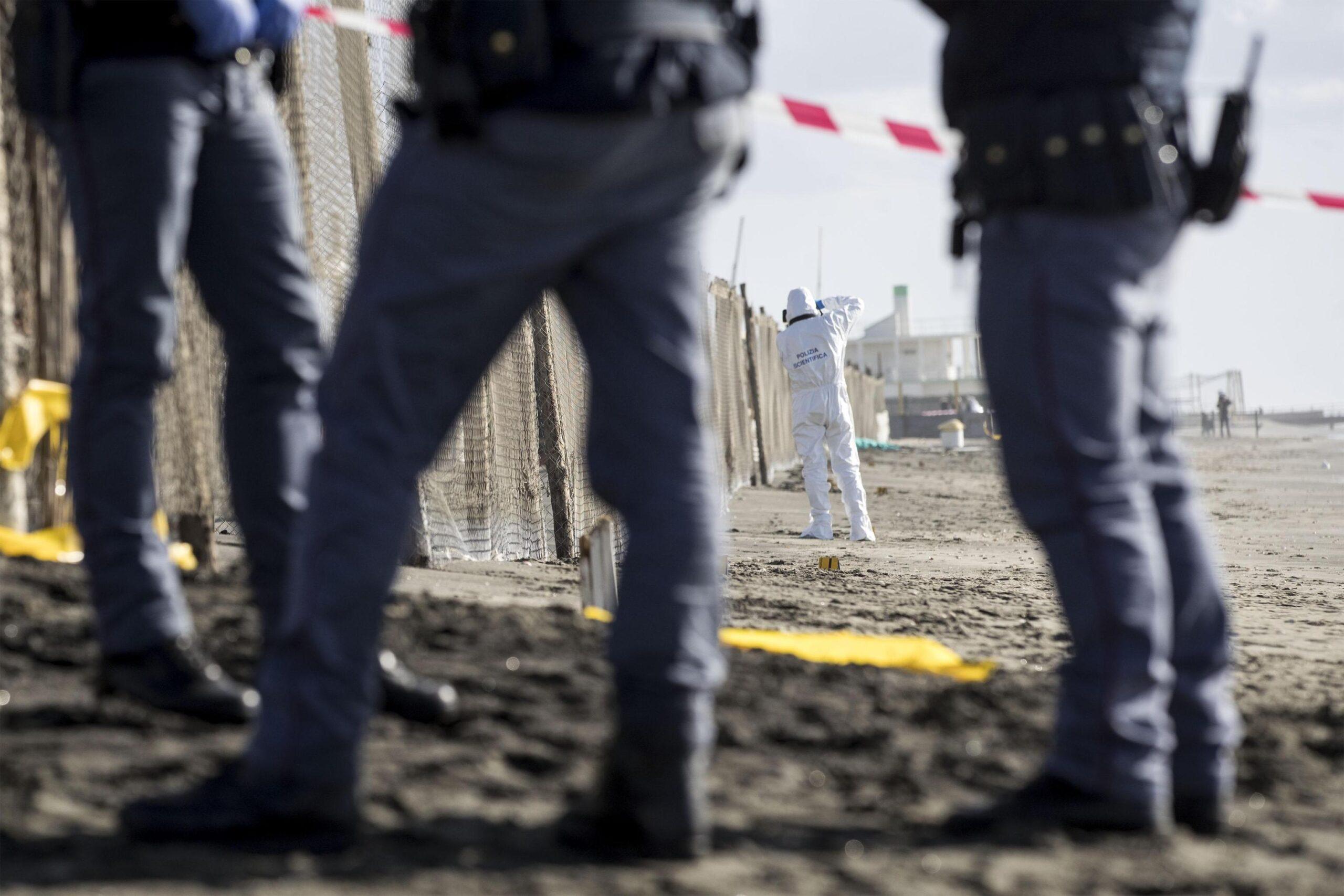 Gaeta, lo scheletro trovato sulla spiaggia è di un uomo di 60 anni: risale all’età antica