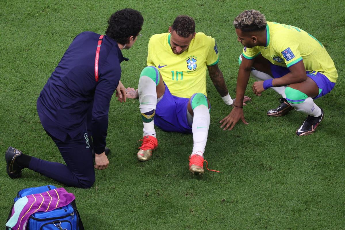 Infortunio Neymar, Mondiale già finito? Dal Brasile: “Troppi calci subiti”