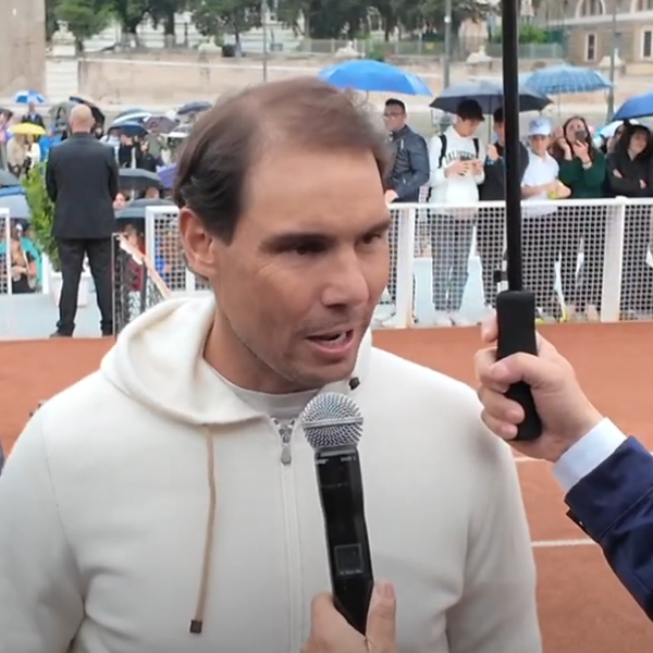 Roma, bagno di folla per Nadal a Piazza del Popolo: “Sensazione unica, ricordo più bello con Federer nel 2006” | VIDEO