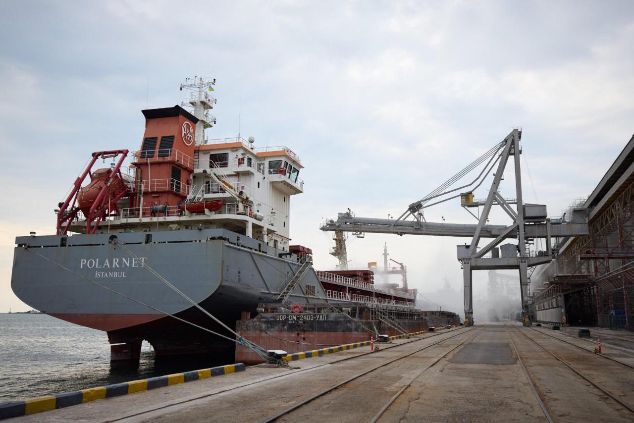 La prima nave carica di grano è partita dal porto di Odessa