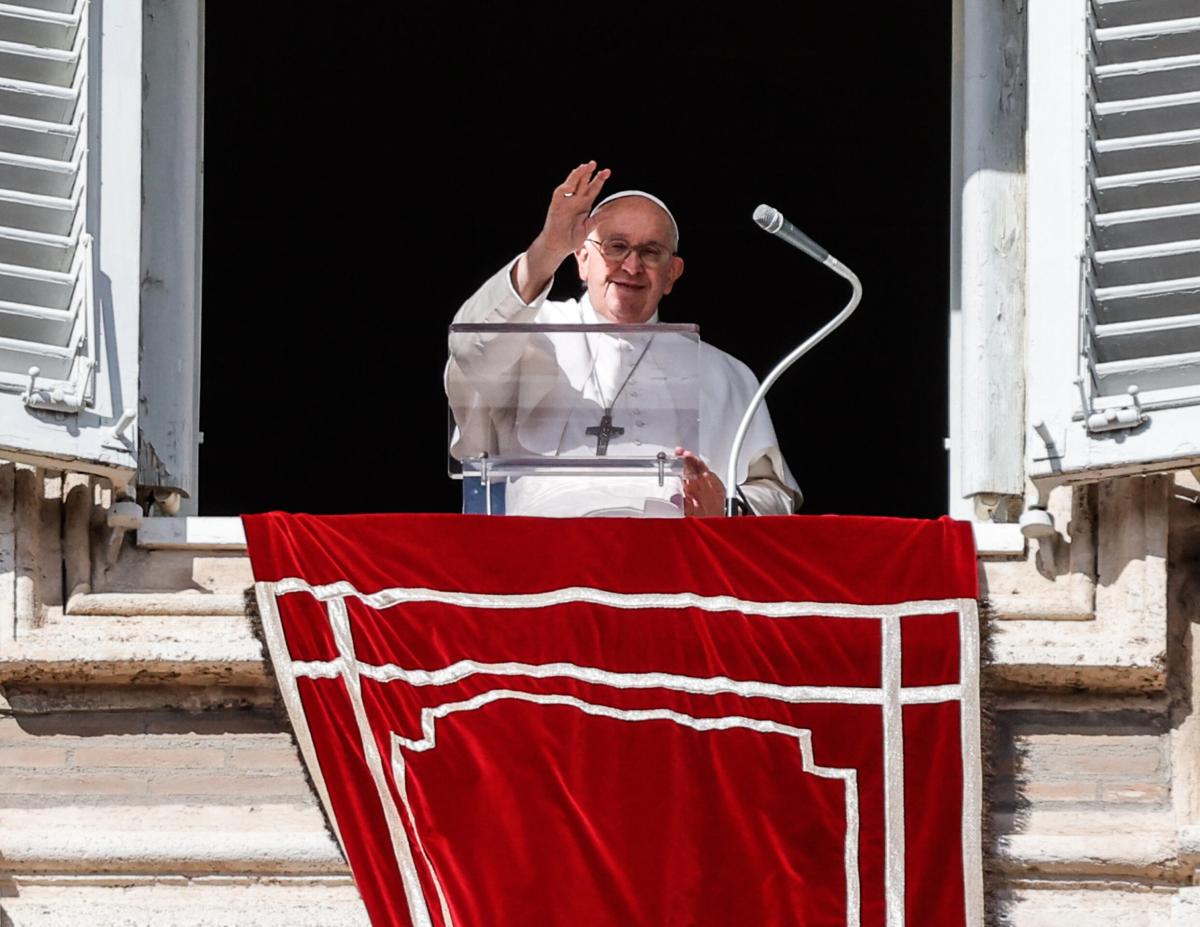 Medio Oriente, Papa Francesco all’Angelus: “Fermatevi, la guerra è …