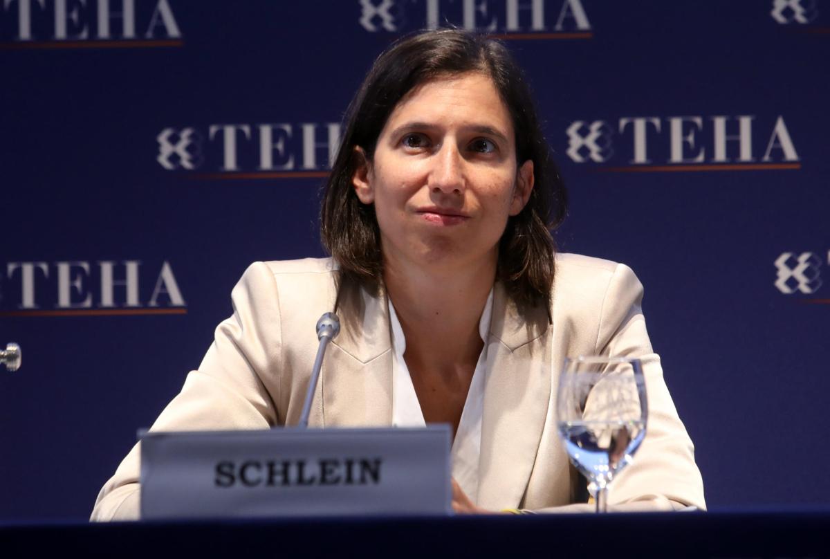 Schlein, da Reggio Emilia attacco a Macron, ecco cosa ha detto sulla nomina di Barnier a premier