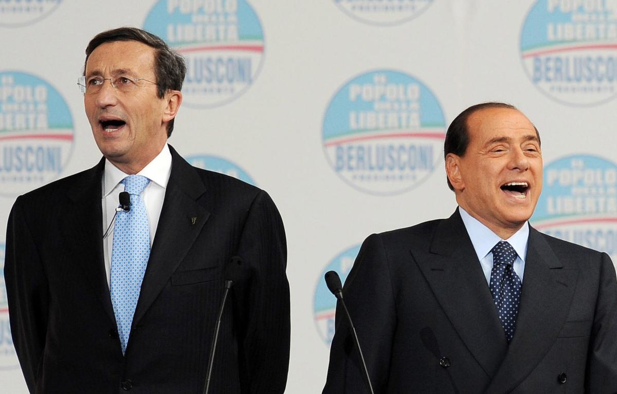 Quando Berlusconi litigò con Fini nel 2010, “Che fai mi cacci?” | V…