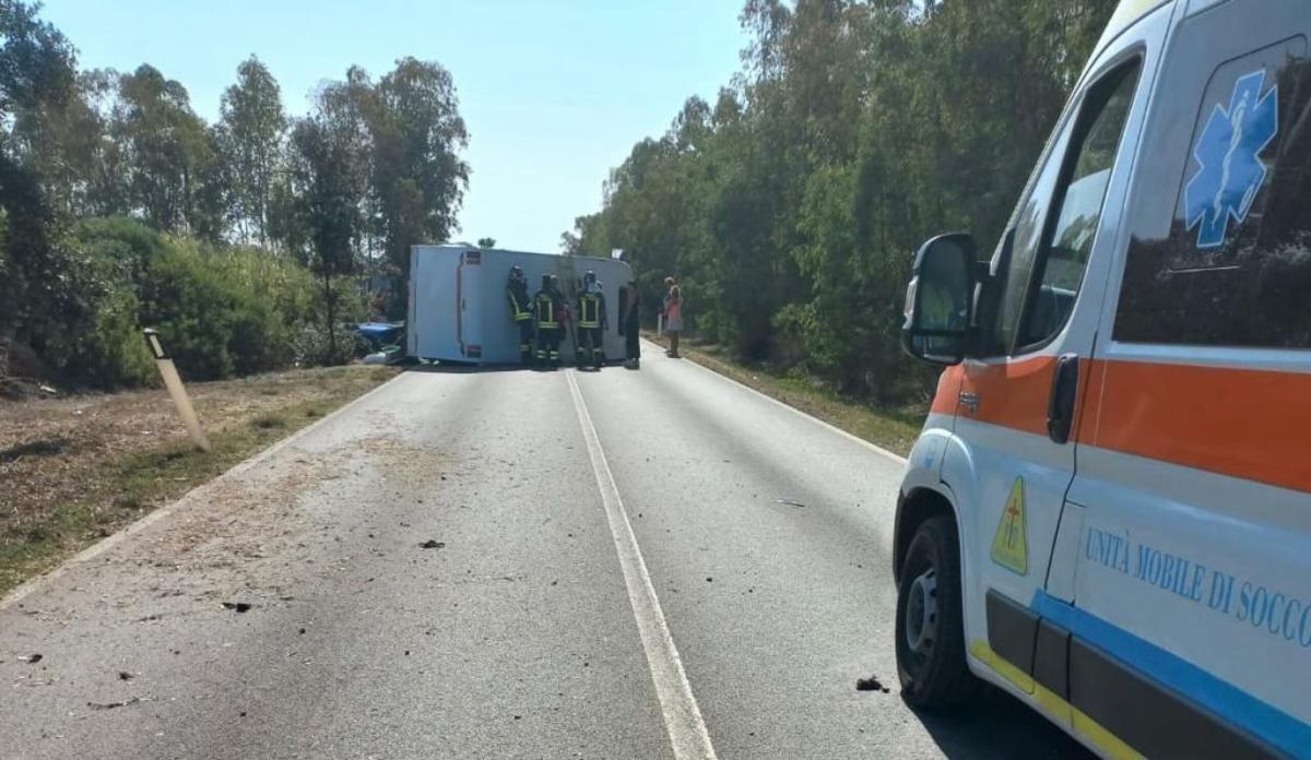 Ferrara, incidente a Baura: scontro tra un’ambulanza e un autoartic…