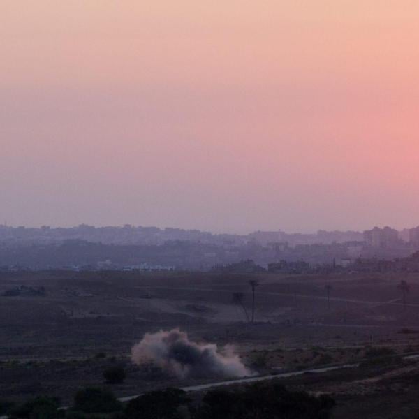 Guerra a Gaza, Hezbollah rivendica attacco in una base militare nel nord di Israele. Centinaia di manifestanti protestano contro Netanyahu