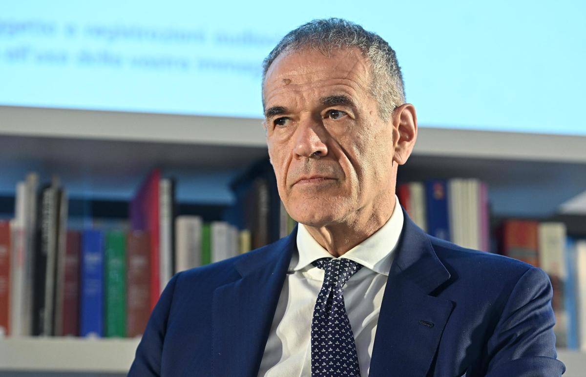 Jobs Act, l’economista Cottarelli: “Mai stato entusiasta della riforma, ma non sono d’accordo con il referendum. Salario minimo? Non è la soluzione al lavoro povero”