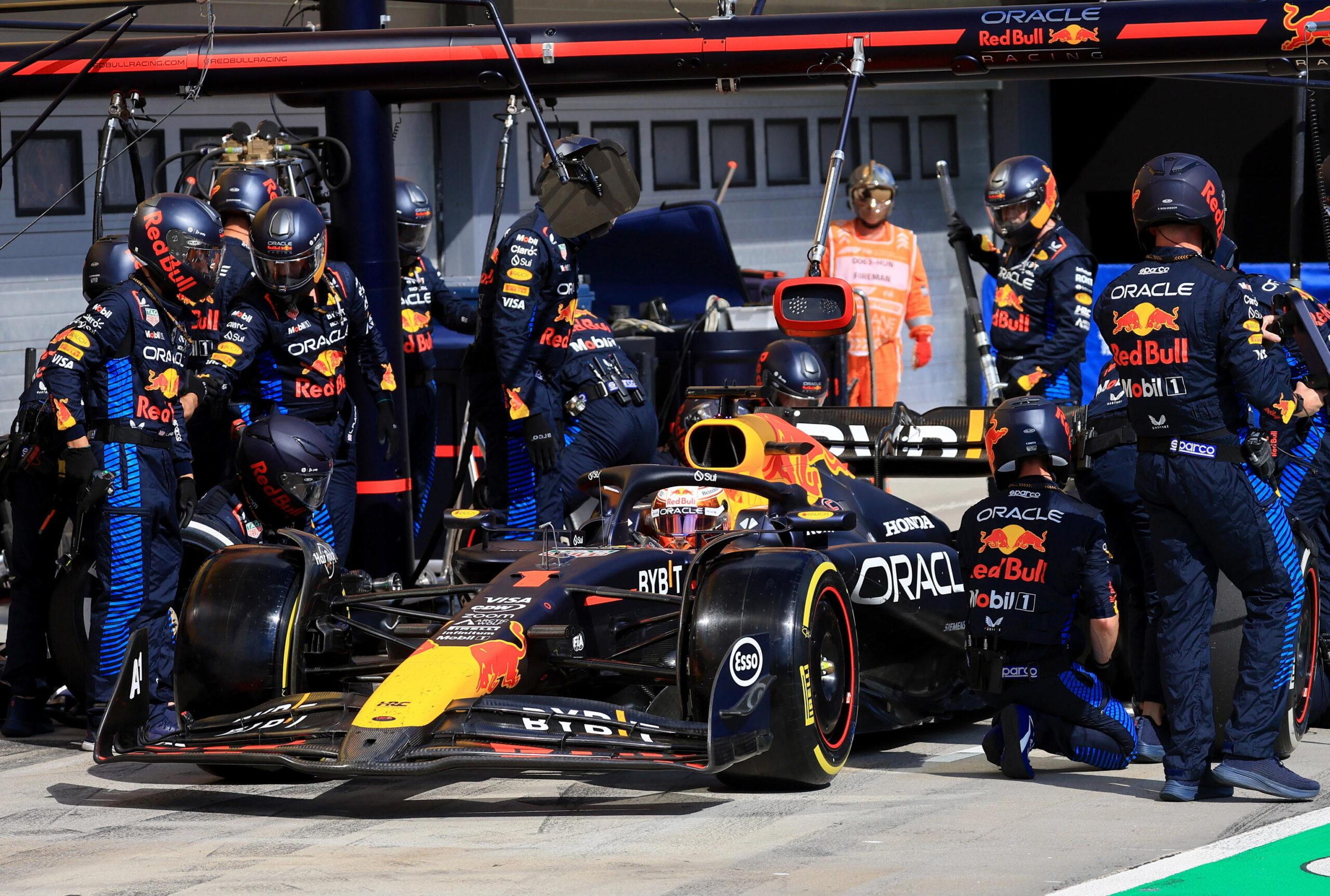 Incredibile in Ungheria: team radio durissimo della Red Bull a Verstappen