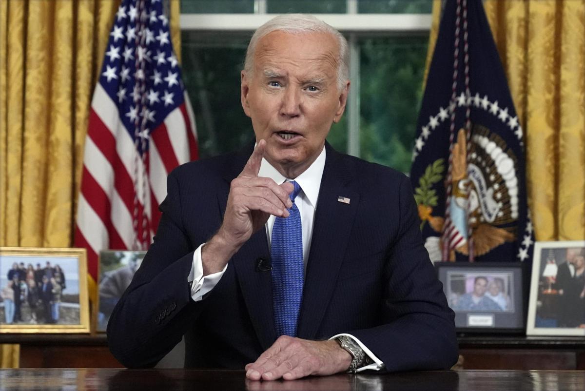 Perché Biden si è ritirato dalla corsa alla Casa Bianca? Il discorso alla nazione: “Passo il testimone ad una nuova generazione per unire il paese”