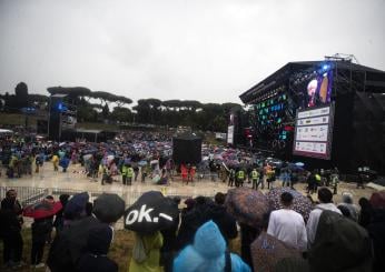 Concerto del Primo Maggio 2024 a Roma, il messaggio di Elisa: “Io sbagliata per la società perché trans. Non tradire mai la tua pelle” | VIDEO