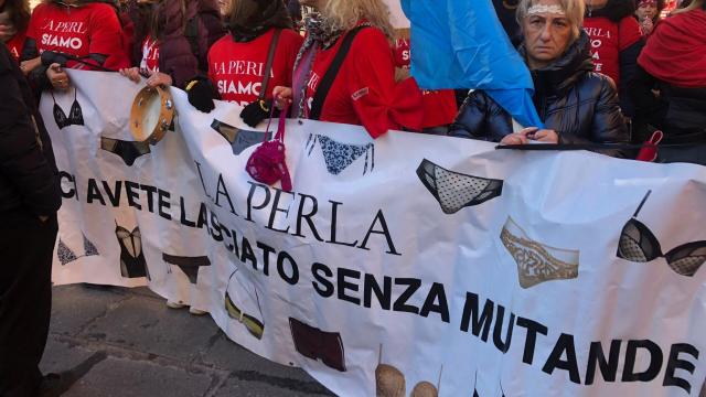 La battaglia delle sarte de La Perla, l’associazione “Unicheunite” per salvare il lavoro e fare del bene