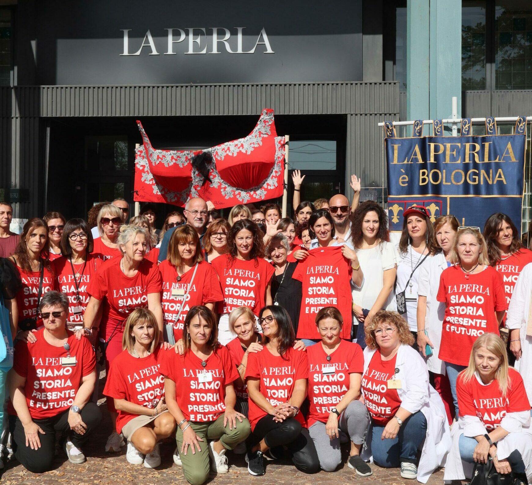 Vertenza La Perla, non accreditati gli stipendi di ottobre. Antonella, dipendente storica del marchio: “Ennesimo atto che ci lascia senza parole”