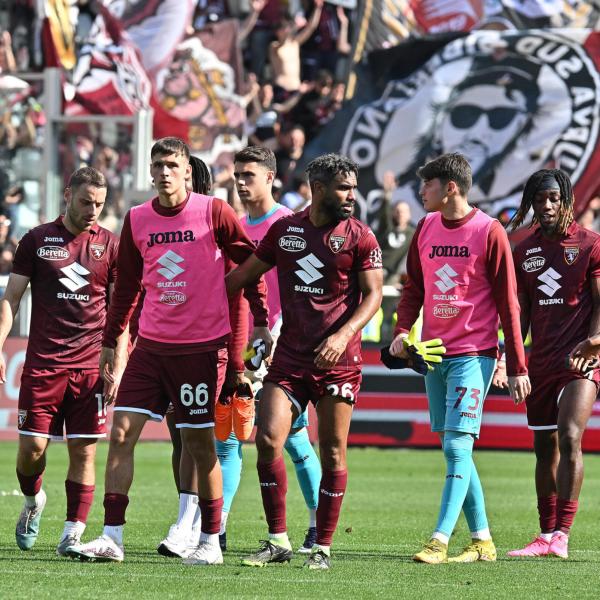 Torino, i tifosi granata contestano la squadra e il presidente Cairo