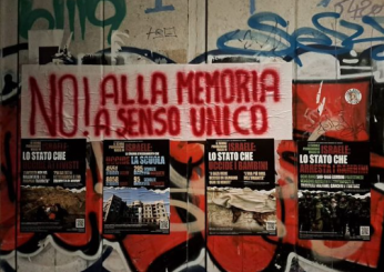 “No alla Memoria a senso unico” compaiono striscioni pro Palestina nella Giornata del Ricordo a Roma