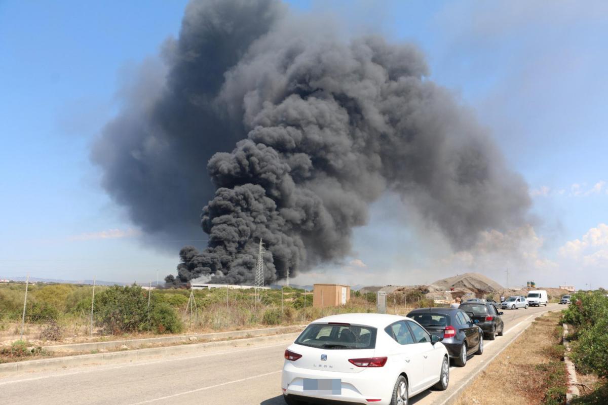 Vasto incendio nell’azienda Nitrolchimica di San Giuliano Milanese….