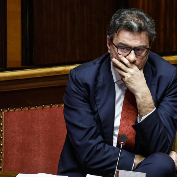 Caro bollette, Giorgetti conferma il calo delle tariffe su febbraio: “40% in meno”