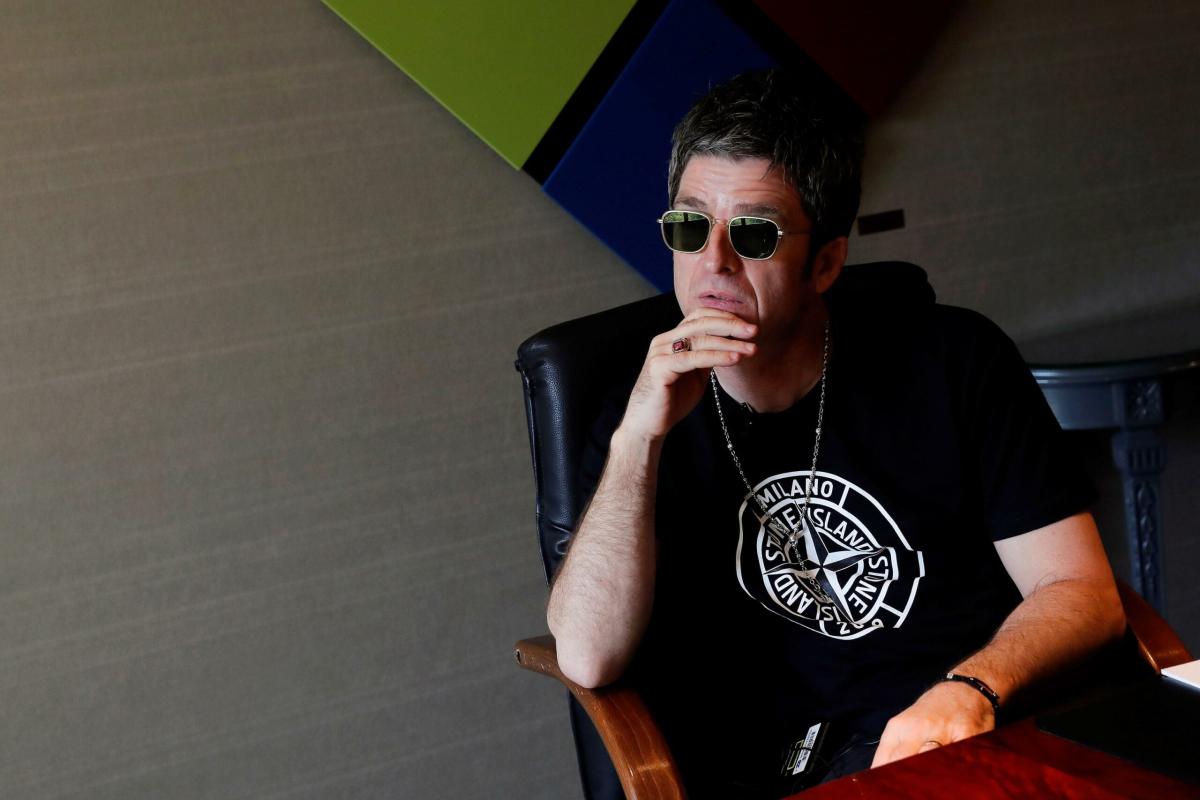 Noel Gallagher in studio per il nuovo album acustico: “E’ un regalo per i fan”. Anticipazioni sull’uscita